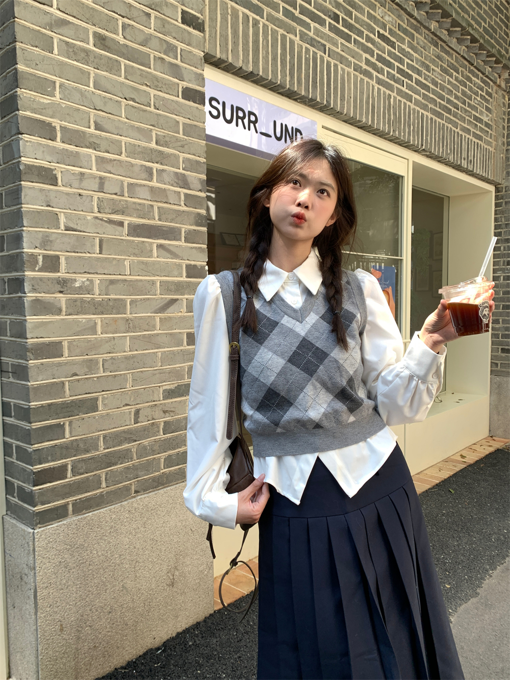 Real shot of college style rhombus vest, waisted white shirt + pleated long skirt, high waisted skirt three-piece set