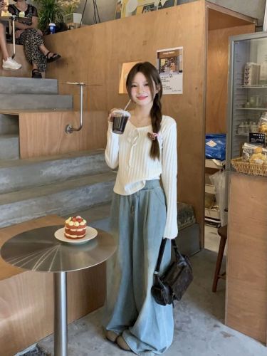 Shooted three standard patterns with flower knitting butterfly knot long sleeve high-end inner wear gentle top