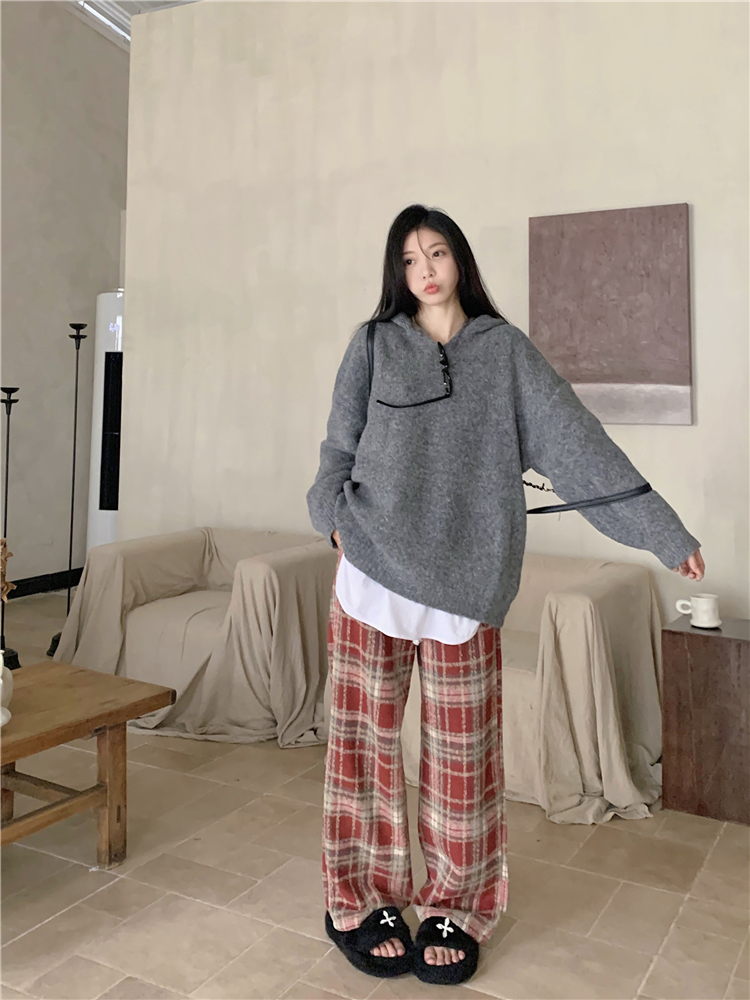 Actual shot~Variety show heroine hooded sweater jacket + red plaid woolen wide-leg pants + U-neck bottoming T-shirt