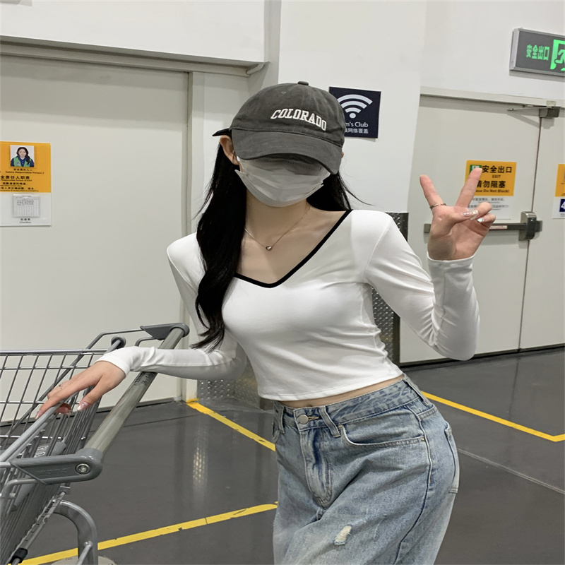 辣妹V領帶胸墊長袖T恤女早秋冬修身打底衫內搭設計感短款正肩上衣