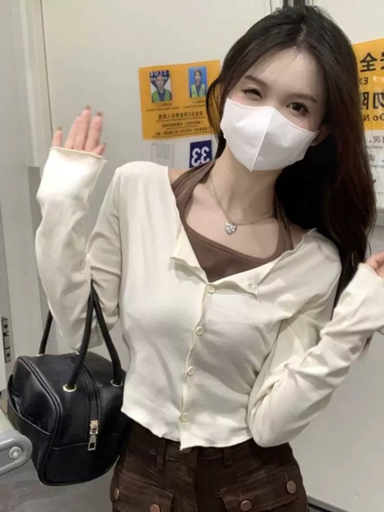Early spring pure lust halter neck design niche two-piece T-shirt long-sleeved unique chic top sweet and spicy for women
