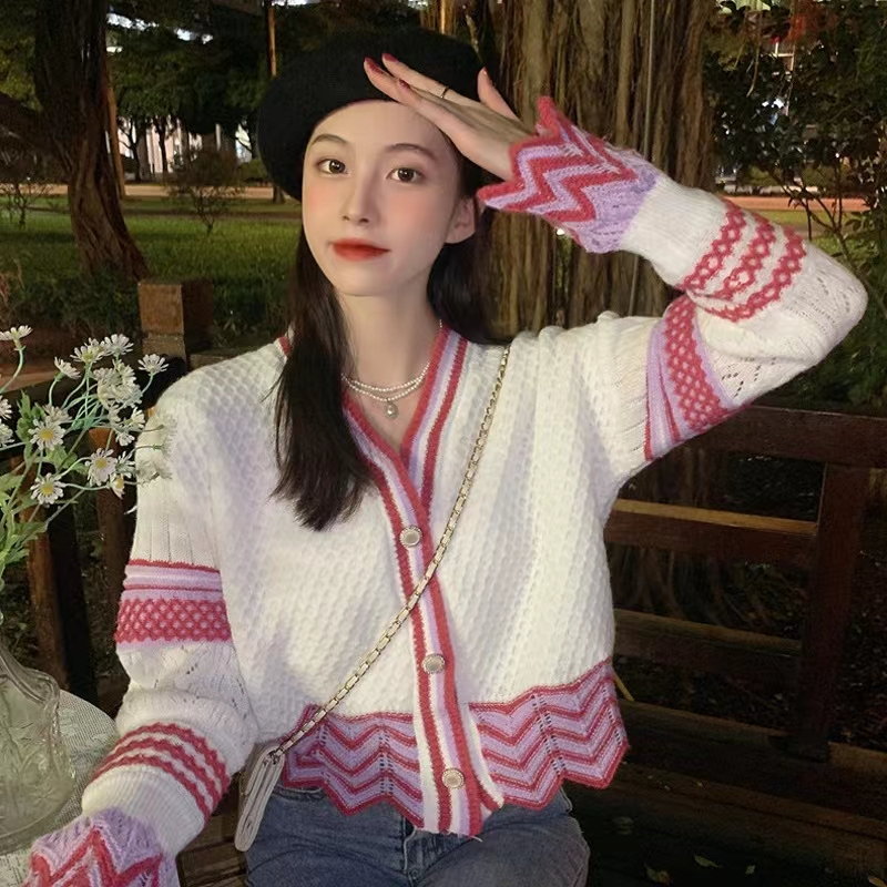 Retro style short sweater jacket for women spring and autumn 2023 new loose outer wear design niche knitted cardigan