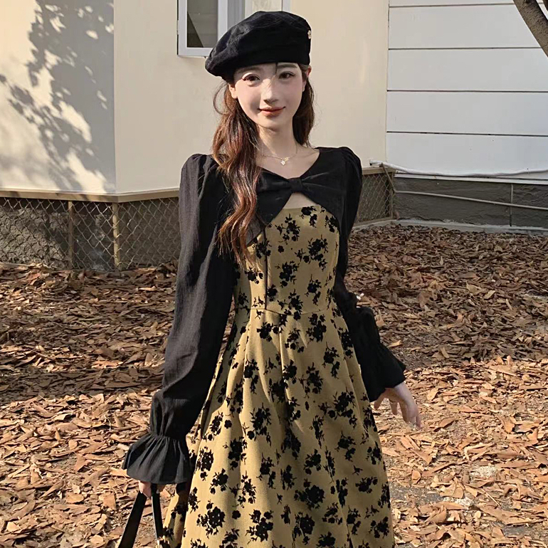 Western style retro outfit skirt 2023 autumn and winter new floral dress design blouse for slimming and temperament women