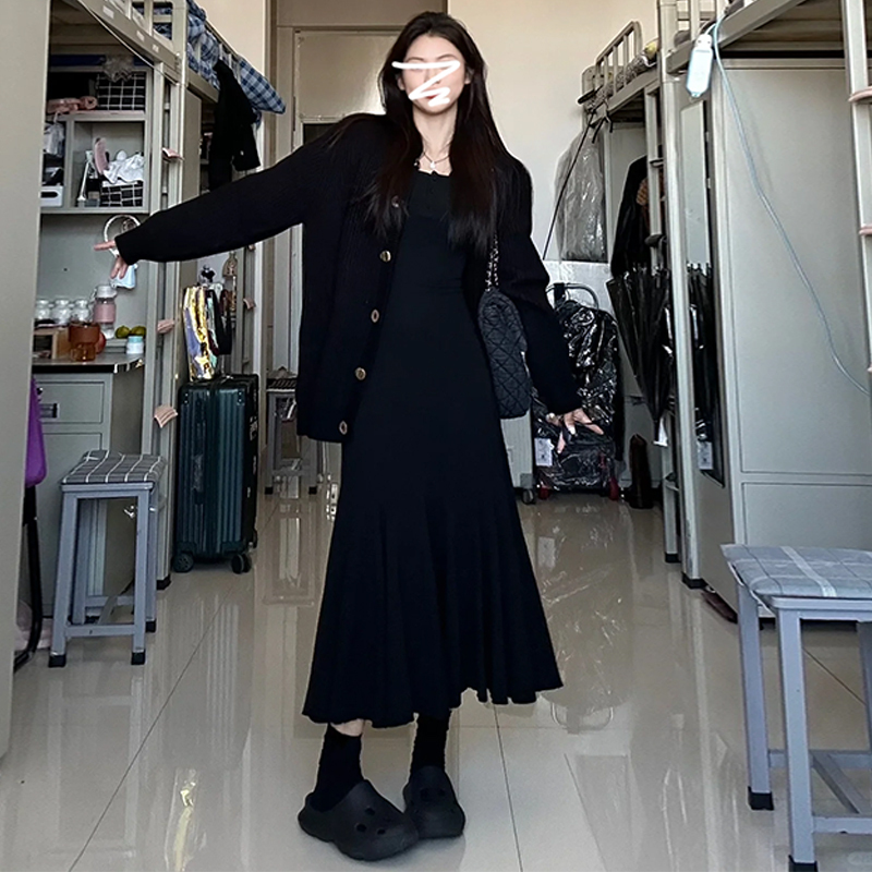 垂墜高級感黑色針織連衣裙子秋冬季女裝2023年新款魚尾裙法式長裙