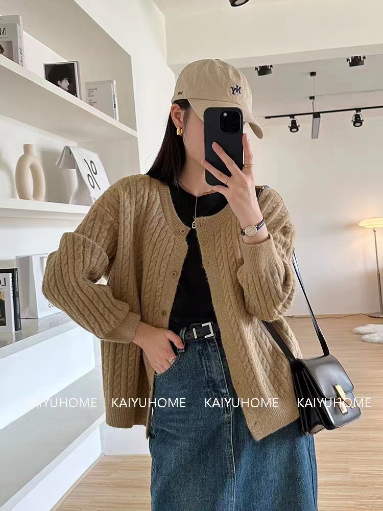 South Korea's Dongdaemun New Autumn and Winter Tops Women's Candy Color Twist Short Knitted Jacket