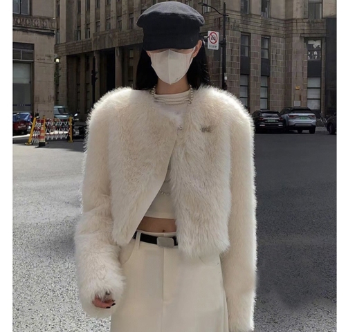 2023 new winter style white short fur coat Toka imitation fox fur eco-friendly fur thickened for women