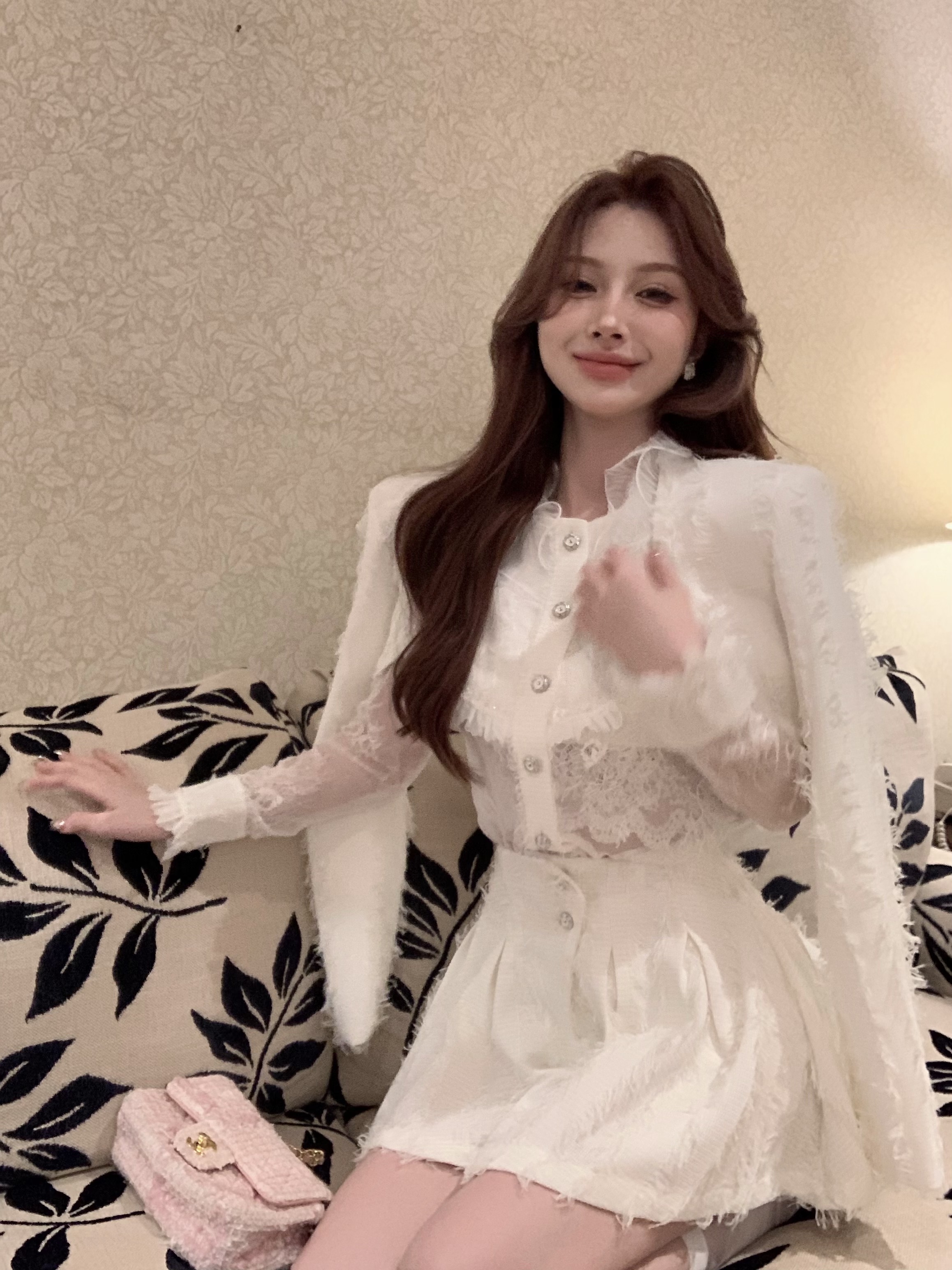 Real shot of heavy-duty lace splicing see-through shirt + inner anti-see-through suspender + small fragrant tassel waistcoat + puffy culottes