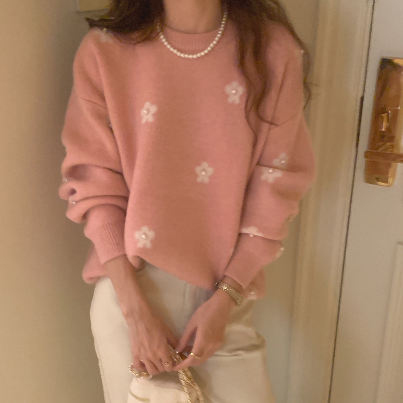 Real shot of sweetheart girl~ Soft and waxy flower beaded loose lazy sweater long-sleeved sweater