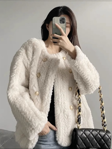 Lamb wool coat for women 2023 winter small fragrant style loose thickened plush white fur top cotton coat