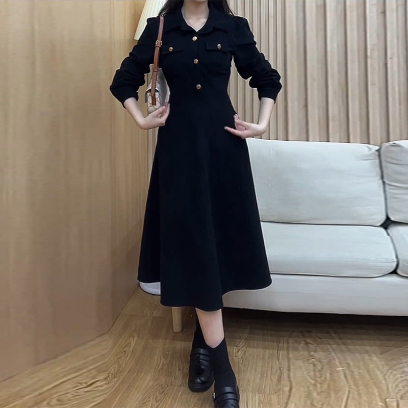 赫本風黑色收腰顯瘦長袖燈芯絨連衣裙子秋季2023新款女裝茶歇長裙
