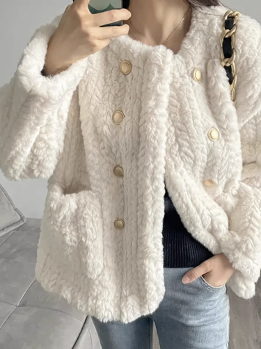 Lamb wool coat for women 2023 winter small fragrant style loose thickened plush white fur top cotton coat