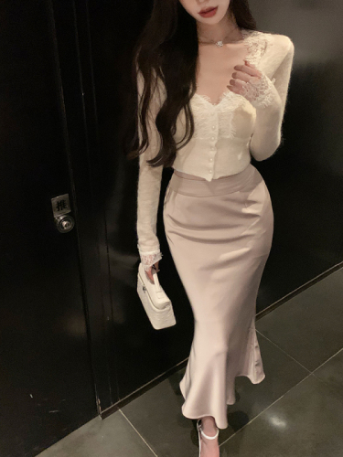 Actual shot of knitted short long-sleeved slim fit top + champagne satin fishtail skirt