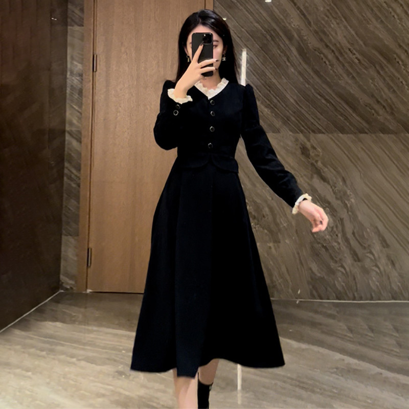 赫本風黑色長袖連衣裙子女2023新款早初秋季法式高級感長裙假兩件