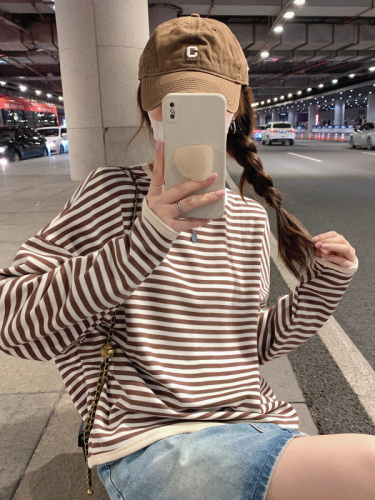 Actual shot of contrasting color striped sweatshirt for women  new autumn and winter loose and lazy style long-sleeved round neck top