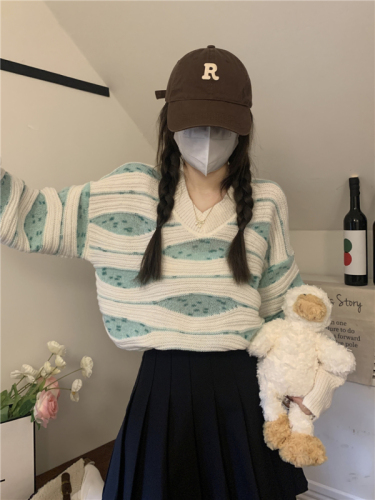 Actual shot of small fresh three-dimensional striped sweater for women Japanese college style soft and waxy long-sleeved top