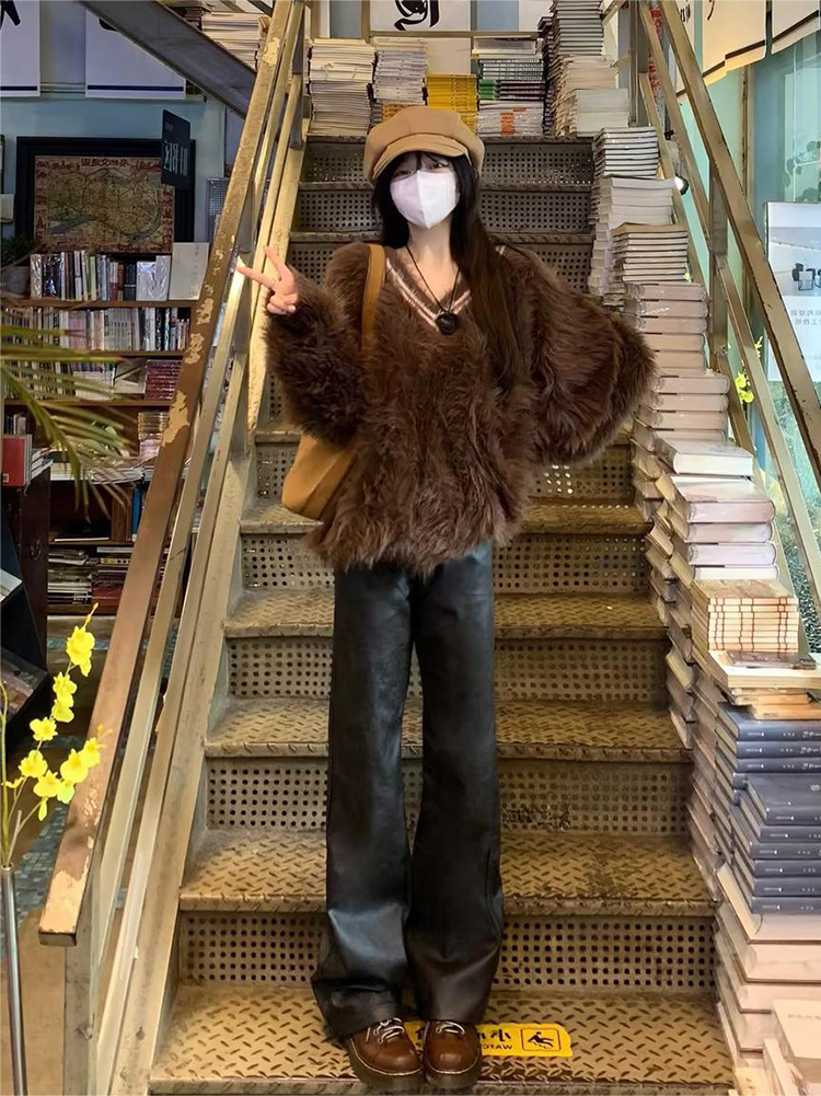 College style brown V-neck plush outer long-sleeved top for women in winter loose soft waxy warm knitted sweater
