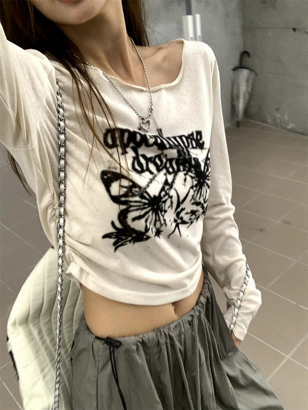 官圖 英文蝴蝶印花長袖T2023韓版新款小眾美式復古短上衣女潮