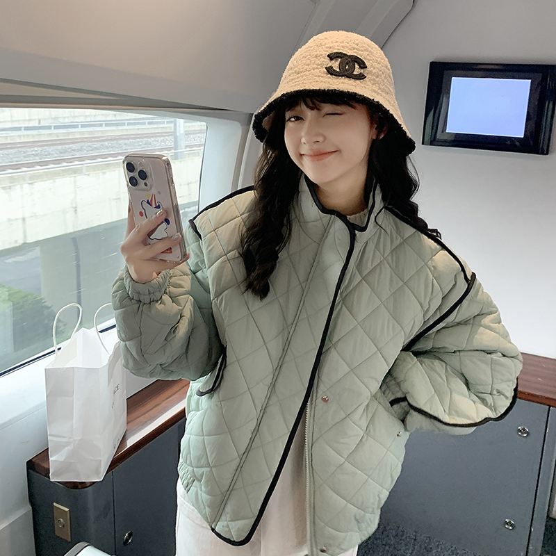 Real shot of short rhombus lightweight cotton coat for small women 2023 winter new style loose warm design cotton coat