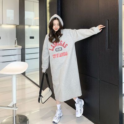 Velvet thickened hooded long sweatshirt dress with slit at the hem for fall and winter loose flesh-covering dress with pockets