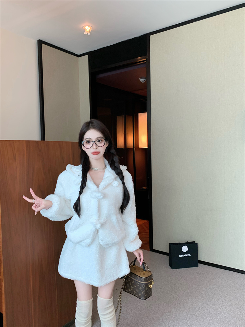 實拍  奶系毛絨套裝裙女秋冬小個子穿搭絕美奶fufu耳朵外套半裙