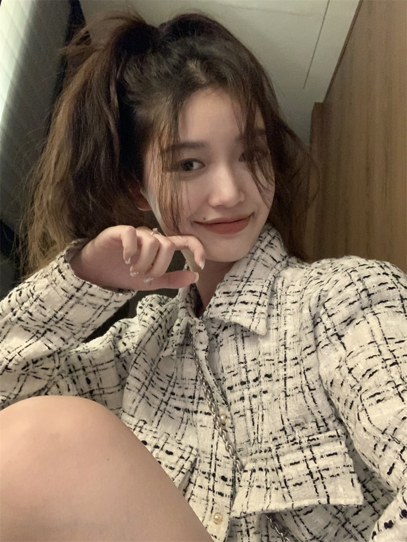 Real shot Xiaoxiangfeng jacket for women spring and autumn 2023 new loose design niche retro plaid shirt ins trend