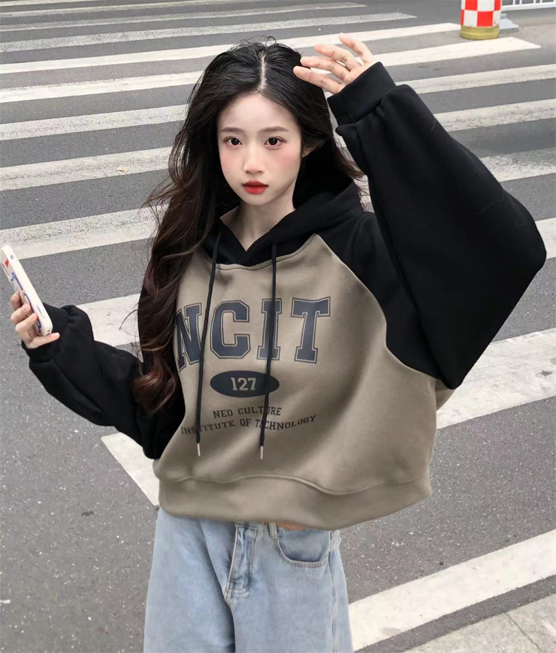甜酷辣妹連帽衛衣女秋季2023新款字母印花復古寬鬆短款長袖上衣潮
