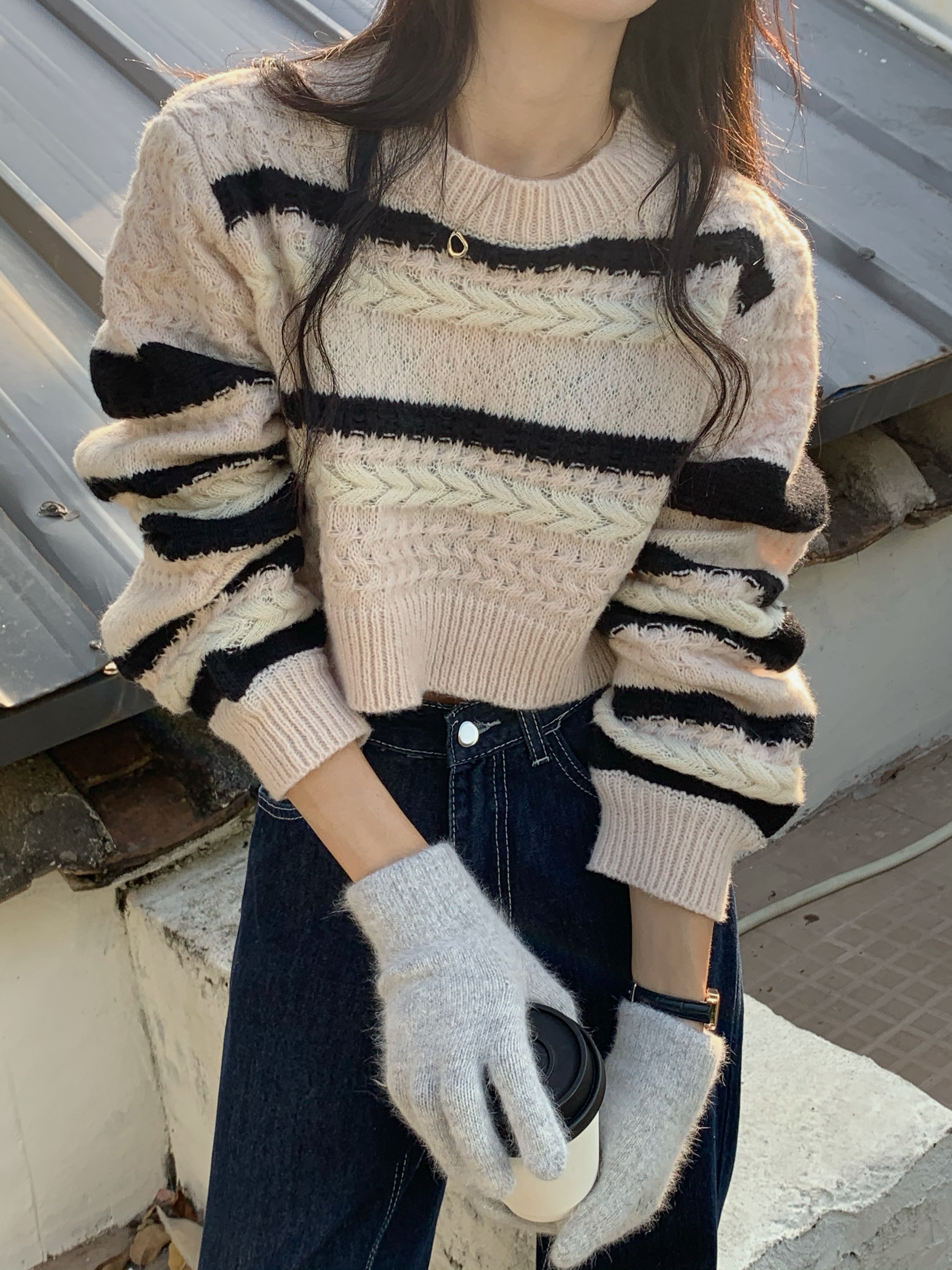 Real shot of three-label contrasting color twist long-sleeved pullover loose striped inner jacket top