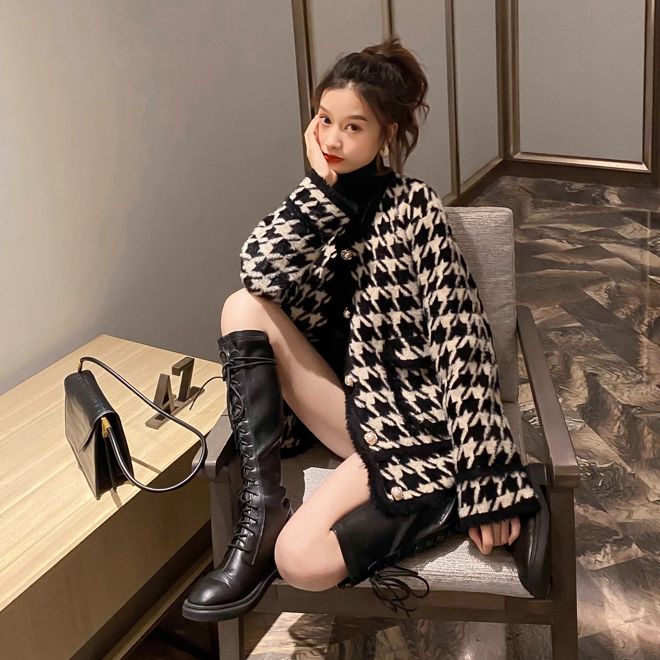 Xiaoxiang style houndstooth anti-rabbit hair short coat for women in autumn and winter high-end loose retro thickened versatile top