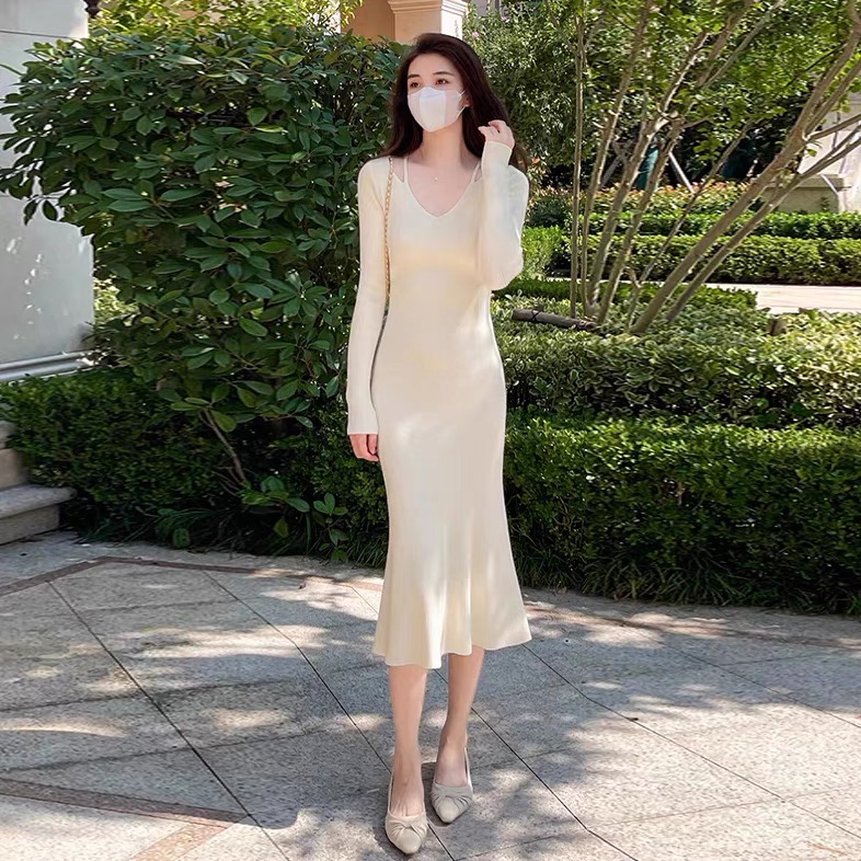 High-end and elegant lady's knitted inner wear with purple hip-hugging boob strap dress 2023 autumn and winter with coat