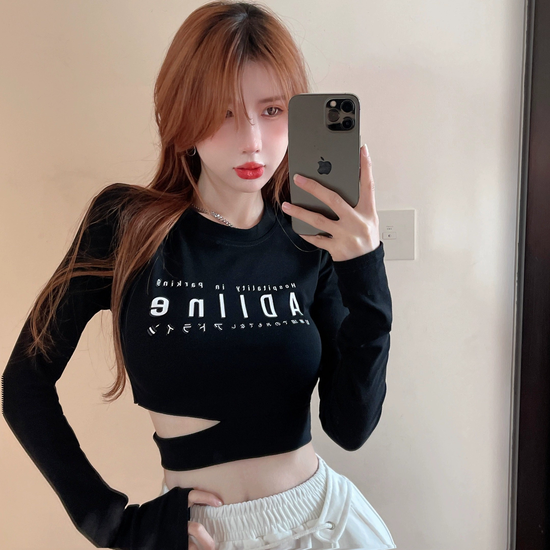 Early autumn sweet hot girl pure desire short T-shirt top women's design hollow long-sleeved chic unique small shirt in