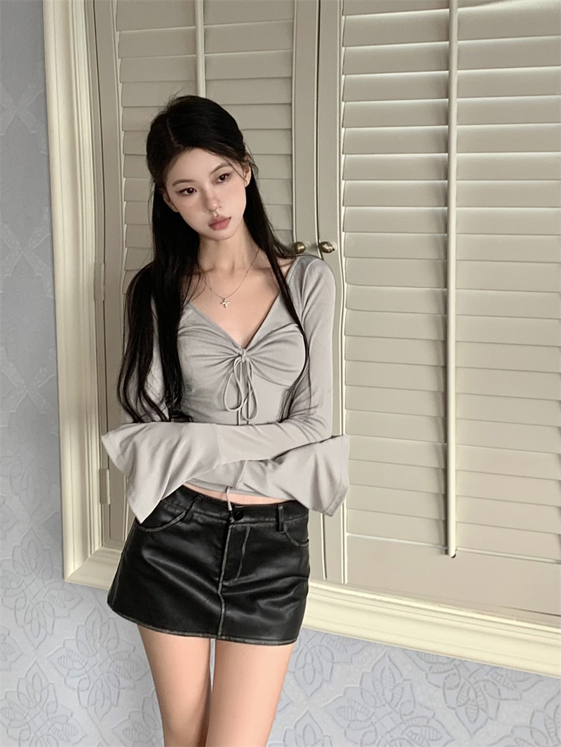 Gray v-neck long-sleeved right-shoulder T-shirt for women with autumn temperament hot girl slim design lace-up hollow bottoming top