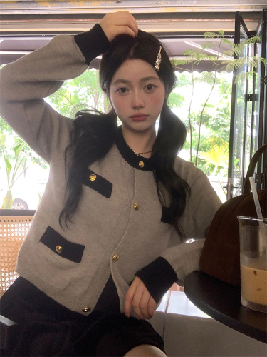 Real shot!  !  Xiaoxiangfeng knitted jacket cardigan + versatile velvet skirt