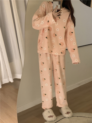 Actual shot of thickened coral velvet in autumn and winter to keep warm, sweet and cute peach suit can be worn outside as home clothes two-piece set