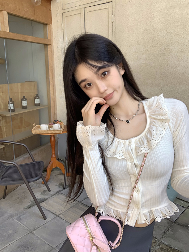 Real shot of lace ruffled slim-fitting short long-sleeved T-shirt