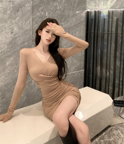 Real shot of sexy slim-fitting dress with V-neck cross pleat design for women