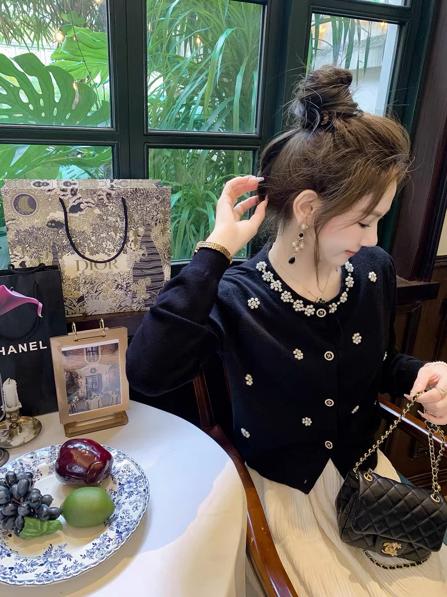 魚兔子的兔子花朵針織開衫女單排扣2023新款秋冬長袖圓領寬鬆毛衣