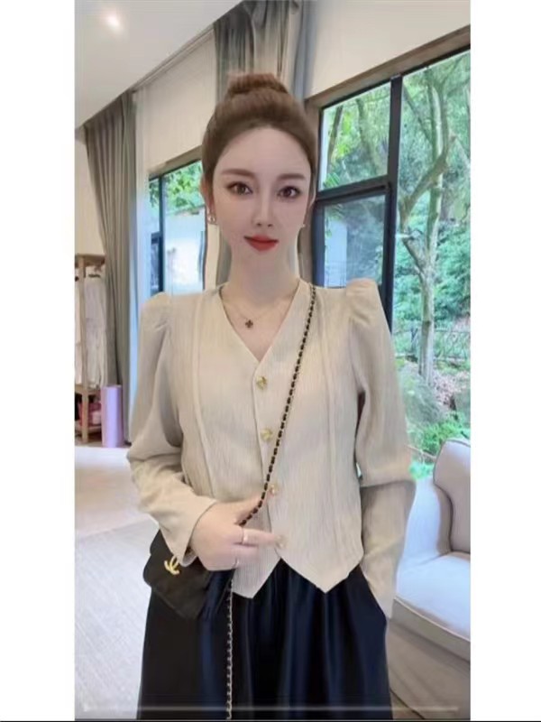 Douzi Selection-Designed French short style v-neck long-sleeved shirt for women that covers the flesh and looks slimming