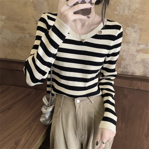 Actual shot of contrasting color striped sweater for women, long-sleeved fall and winter soft and gentle style inner sweater bottoming shirt