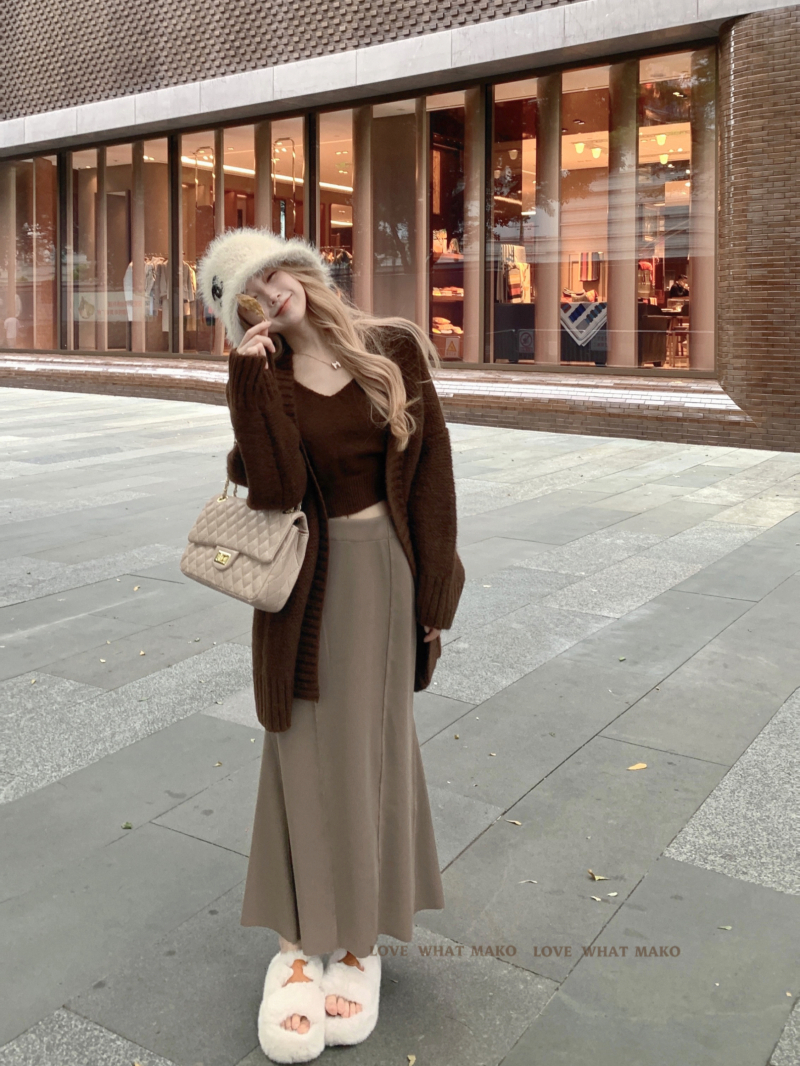 Actual shot: Soft and waxy warm sweater jacket with suspender knit + irregular splicing fishtail skirt