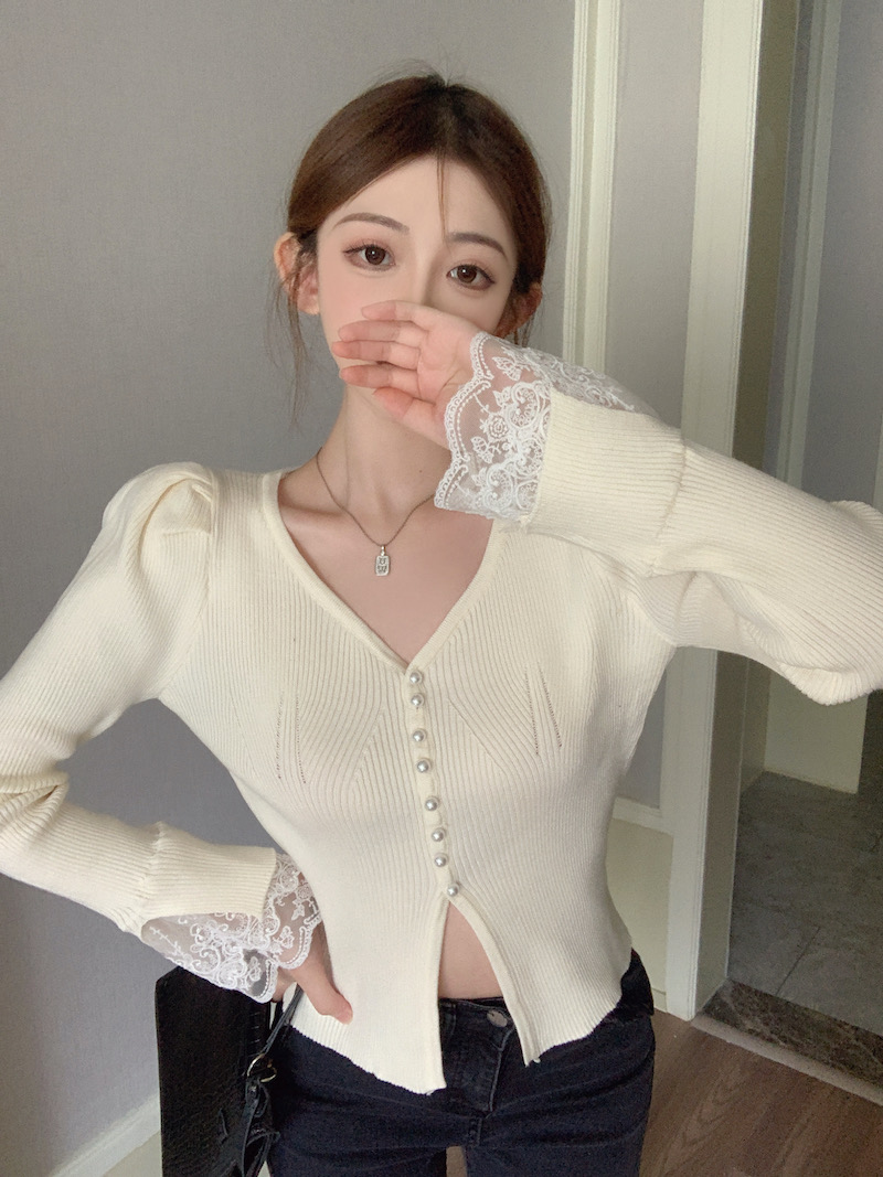 實拍 蕾絲拼接高級感黑色V領針織衫女秋季新款氣質溫柔風修身上衣