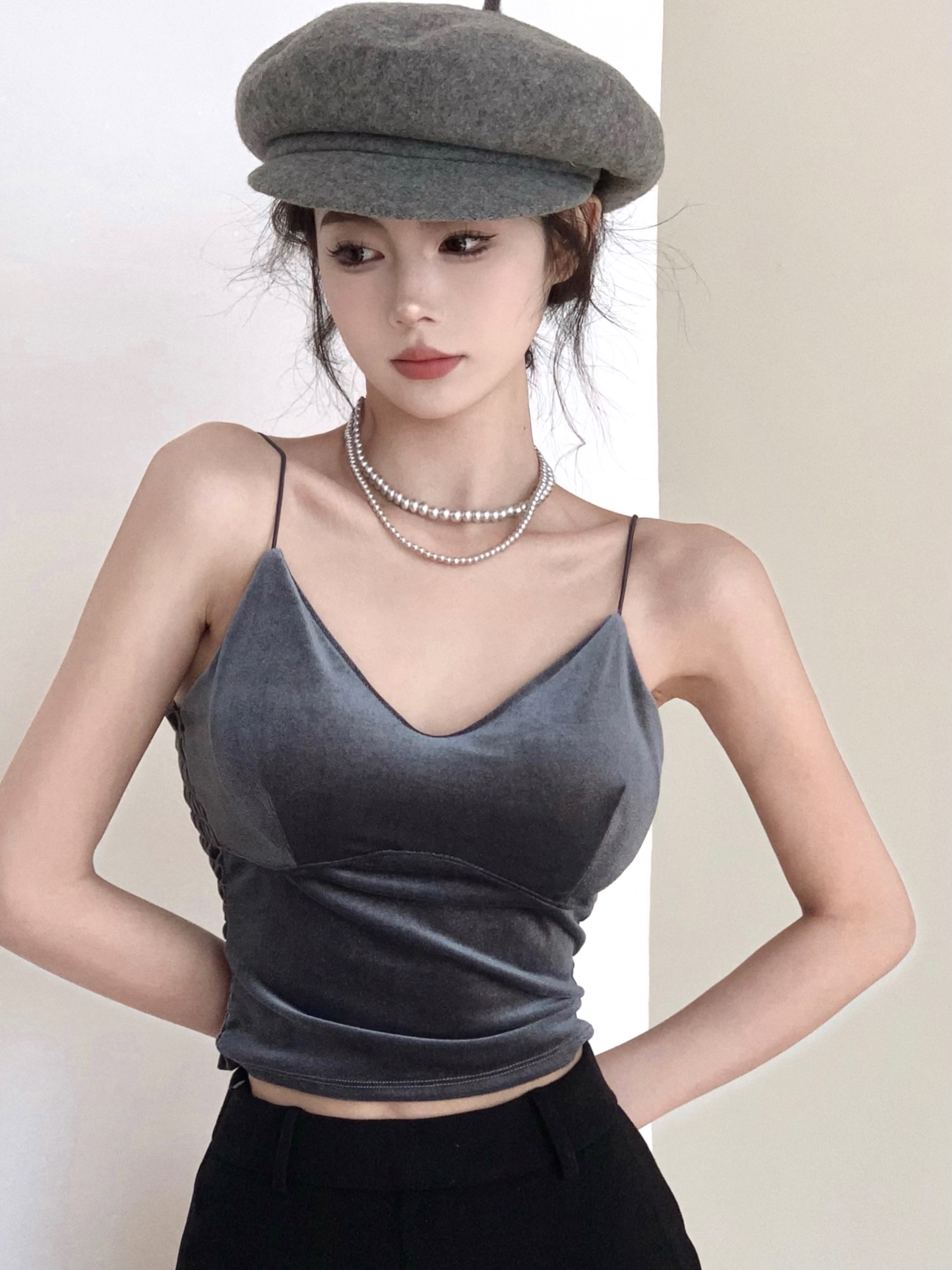 實拍 法式復古高級感絲絨吊帶自帶bra顯瘦大胸彈力打底上衣
