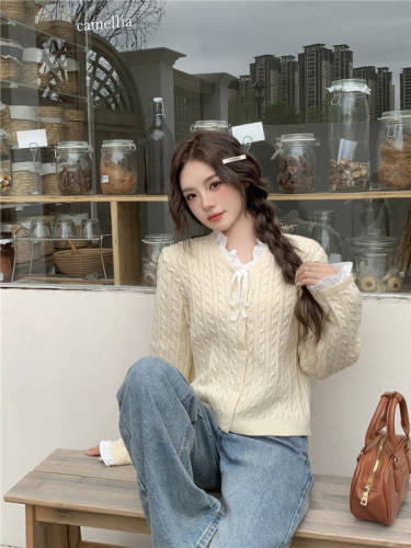 Actual shot of Korean spliced ​​ribbon fungus-edged twist knitted cardigan, versatile college style sweet age-reducing jacket