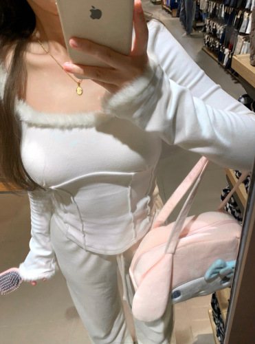 Actual shot of double-sided German velvet bottoming shirt, pure desire inner-fitting top + slit, slimming off-white terry pants