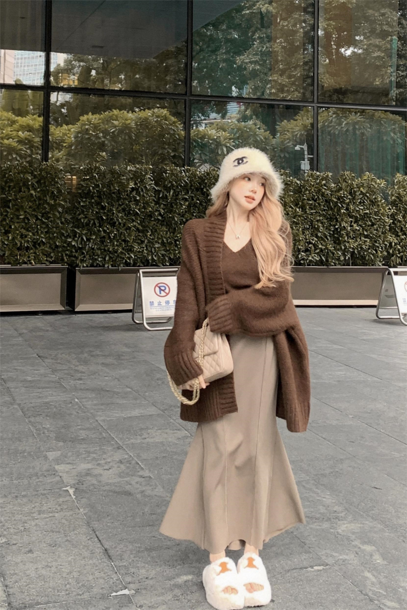 Actual shot: Soft and waxy warm sweater jacket with suspender knit + irregular splicing fishtail skirt