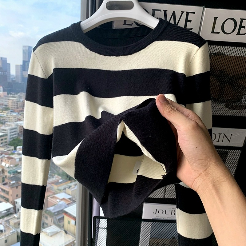 Designed round neck knitted autumn and winter temperament, slim and versatile, loose long-sleeved cashmere outer wear short bottoming sweater for women
