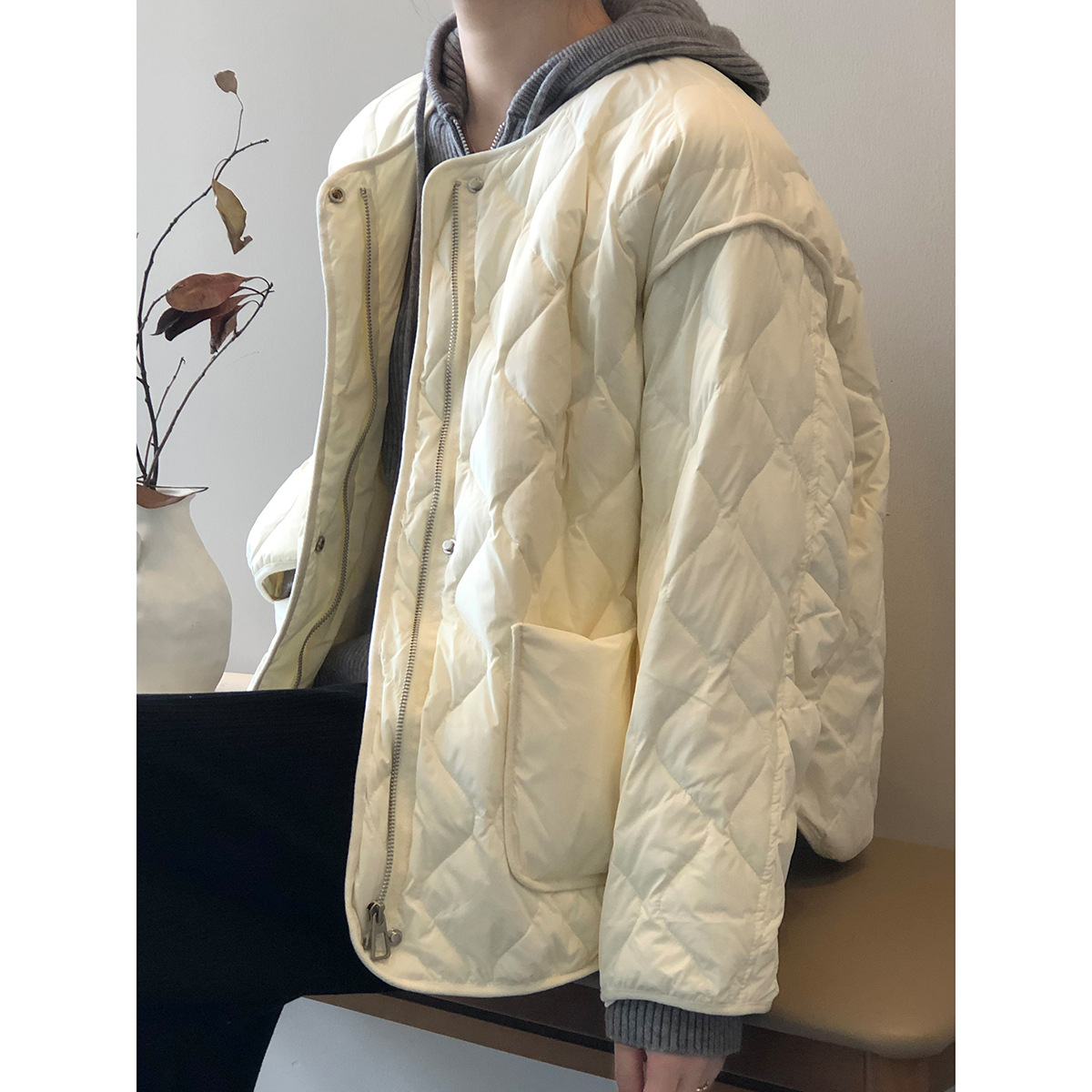 實拍~白鴨絨無領羽絨服女2023冬季新款輕薄菱格短款保暖外套
