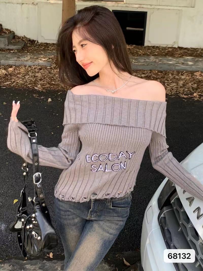 kumi辣妹風一字肩長袖針織衫女秋季設計感不規則字母刺繡上衣