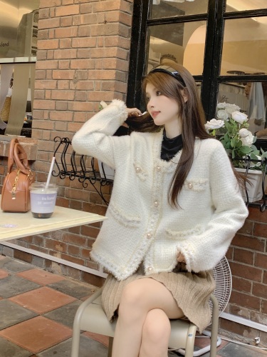 Real shot of new autumn French style white small fragrant cardigan jacket for women with short tops