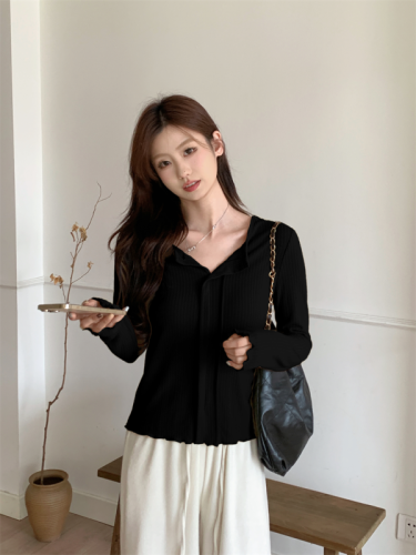 Simple pit solid color long-sleeved T-shirt for women autumn new v-neck versatile bottoming top for small people real shot