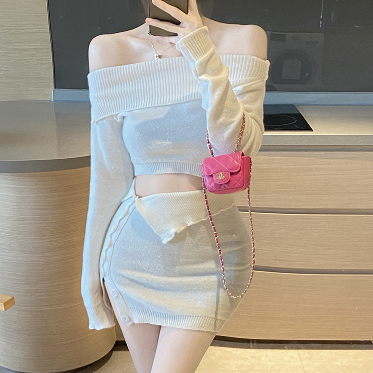 Actual shot of pure lust style one-line neckline off-shoulder long-sleeved knitted hip-hugging skirt white suit